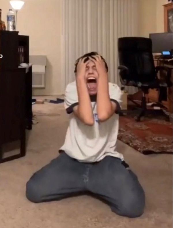 meme ôm đầu bất lực