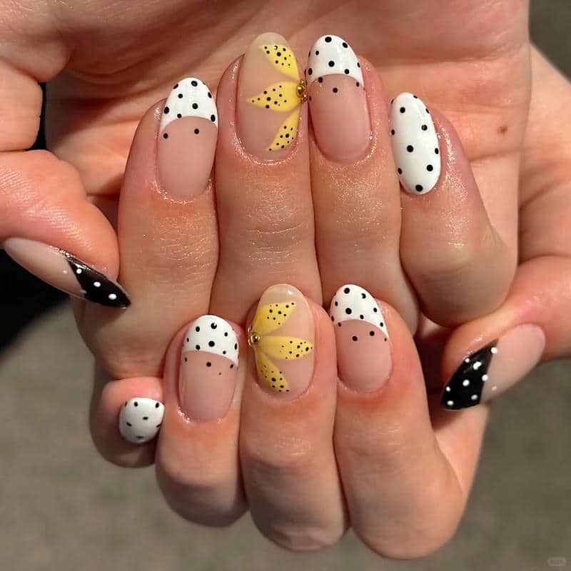nail chấm bi (17)