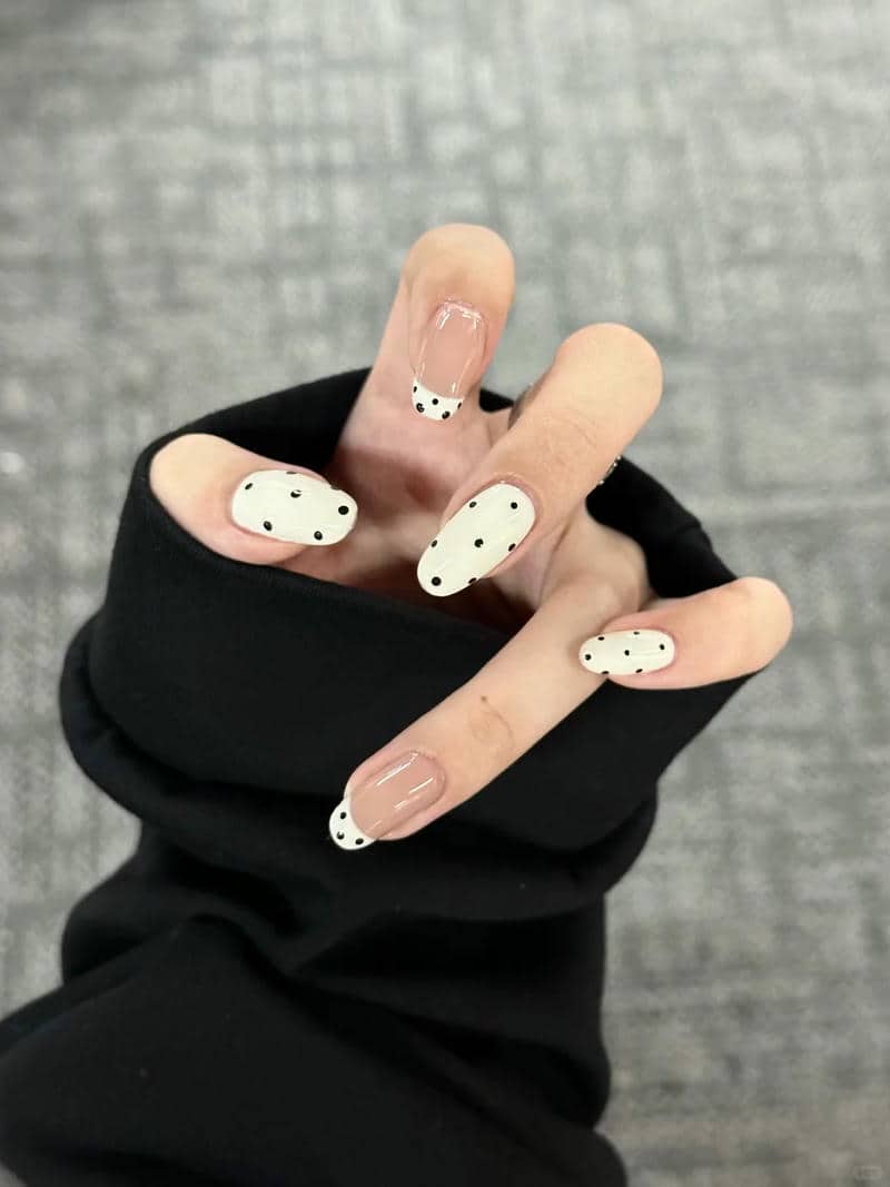 nail chấm bi (18)