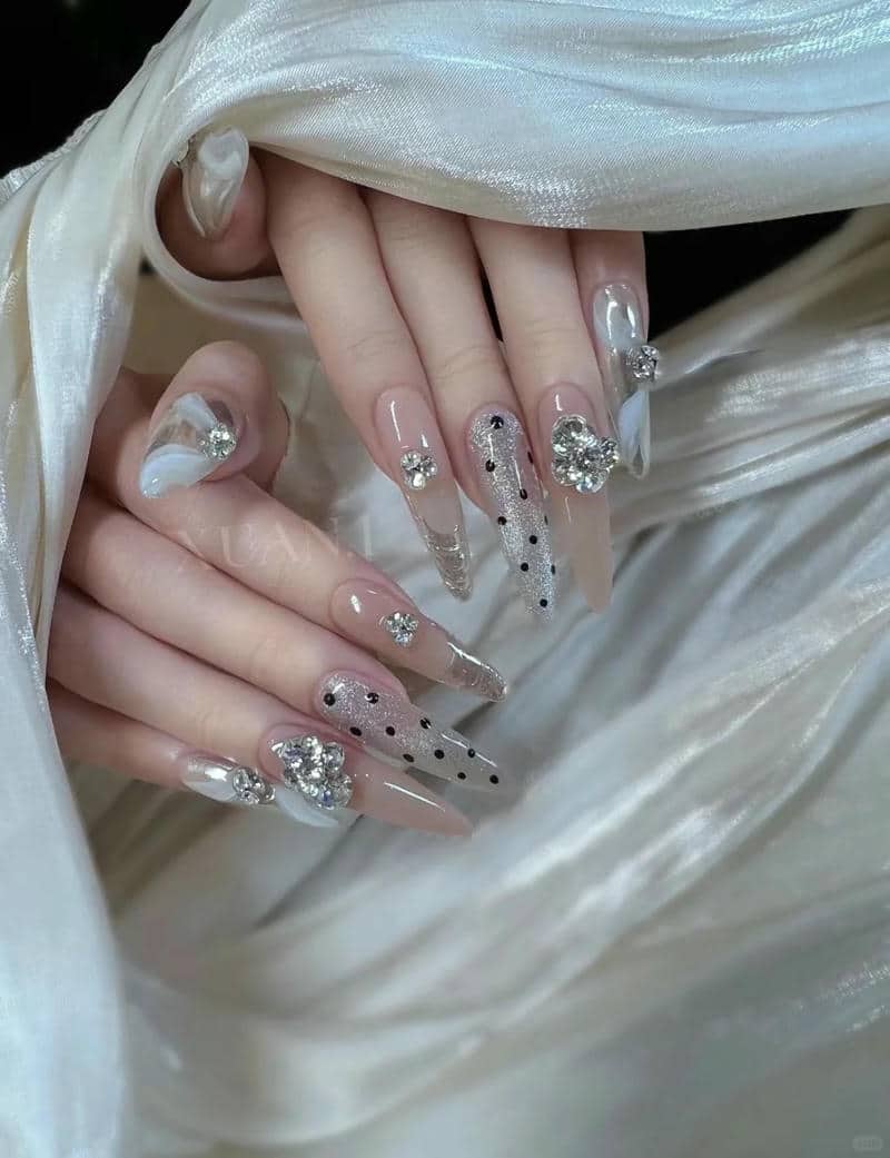 nail chấm bi (8)