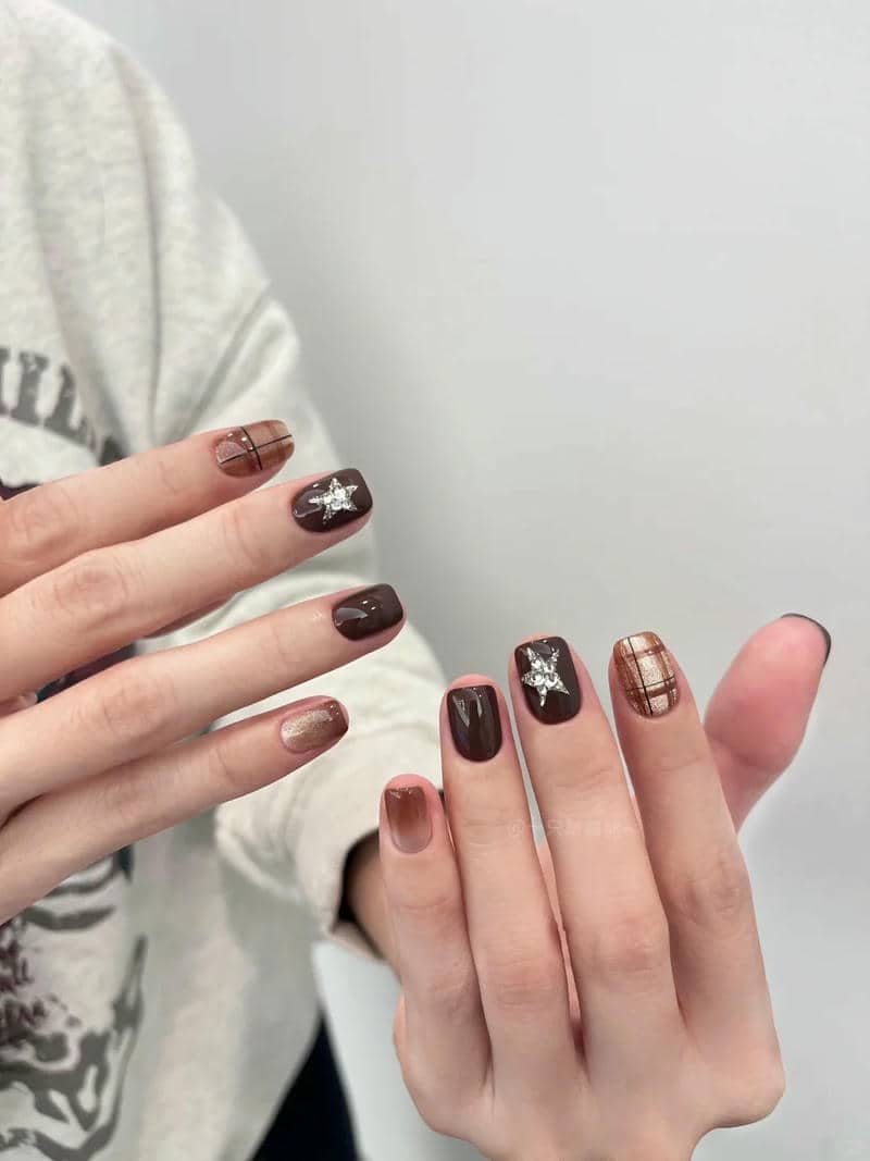 nail kẻ caro (1)