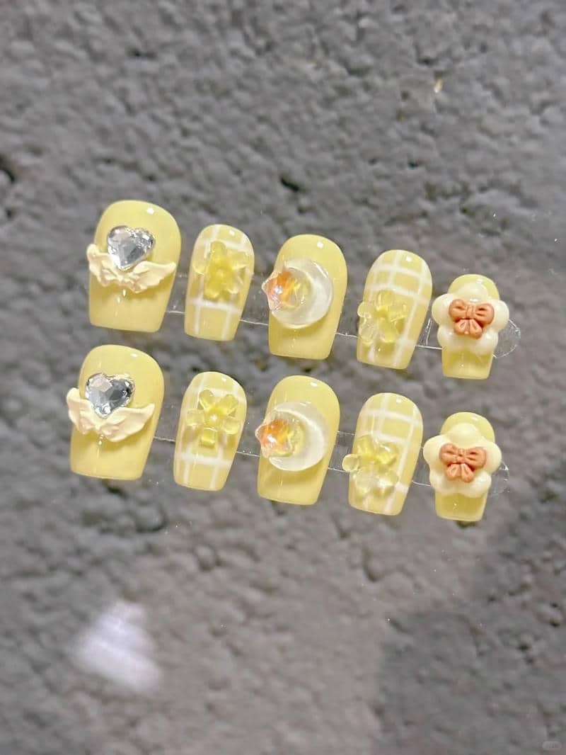 nail màu vàng (17)