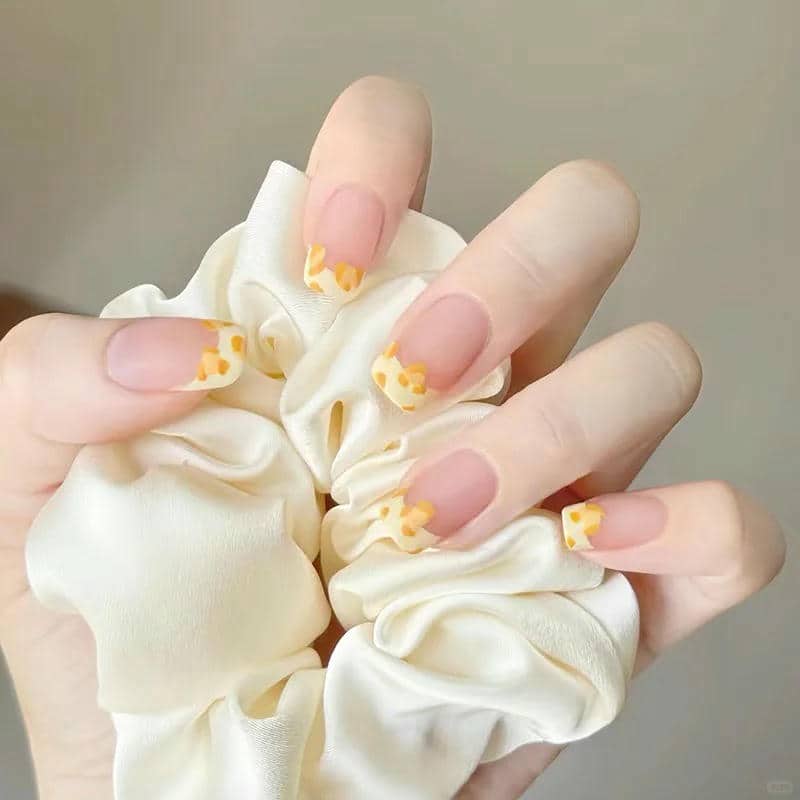 nail màu vàng (42)