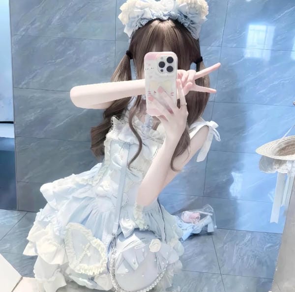 ảnh gái xinh che mặt bằng điện thoại (13)