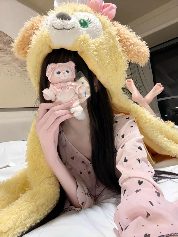 ảnh gái xinh che mặt bằng điện thoại (15)