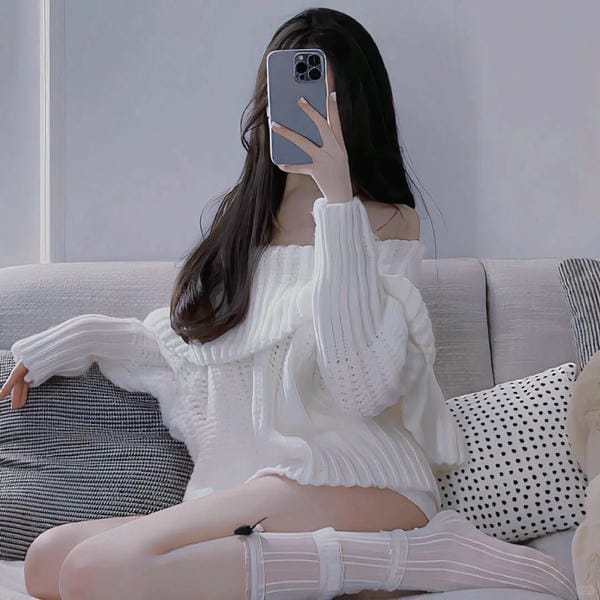 ảnh gái xinh che mặt bằng điện thoại (17)