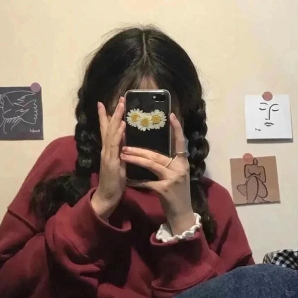 ảnh gái xinh che mặt bằng điện thoại (4)