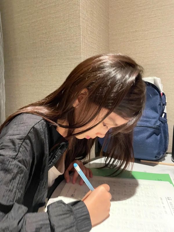 ảnh gái xinh che mặt lớp 5 (21)