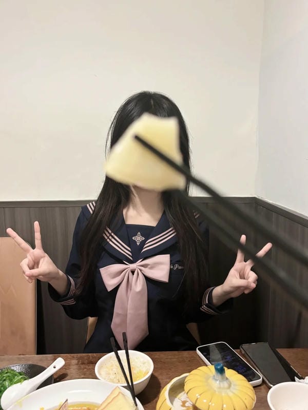 ảnh gái xinh che mặt lớp 5 (8)