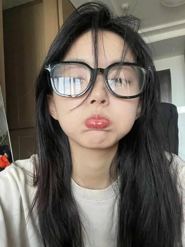 ảnh gái xinh đeo kính (1)