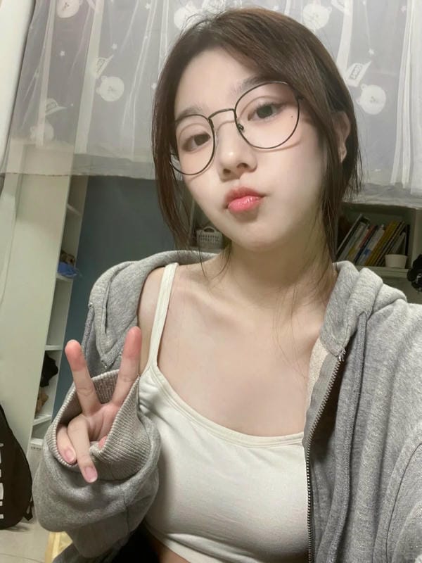 ảnh gái xinh đeo kính (17)