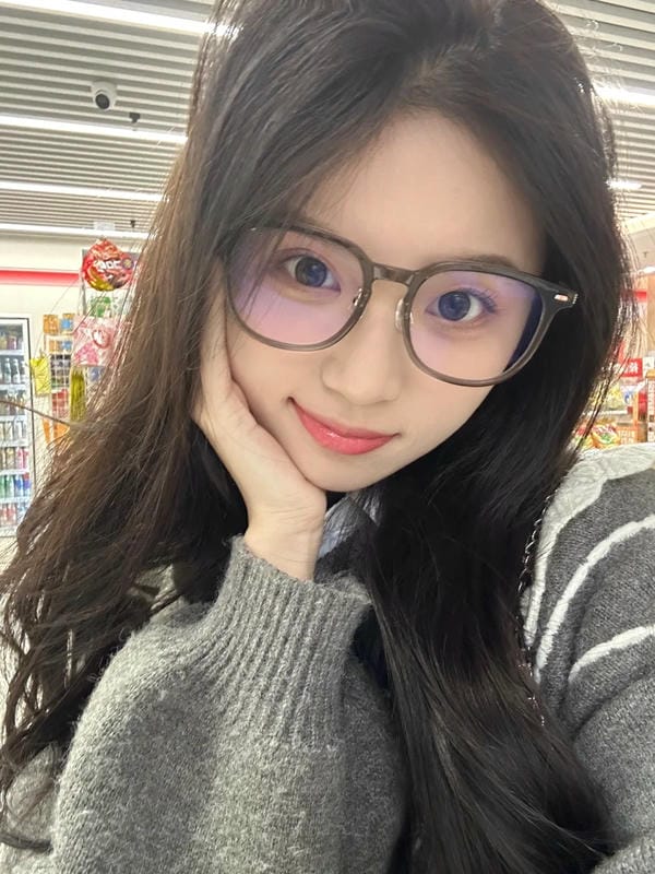 ảnh gái xinh đeo kính (4)