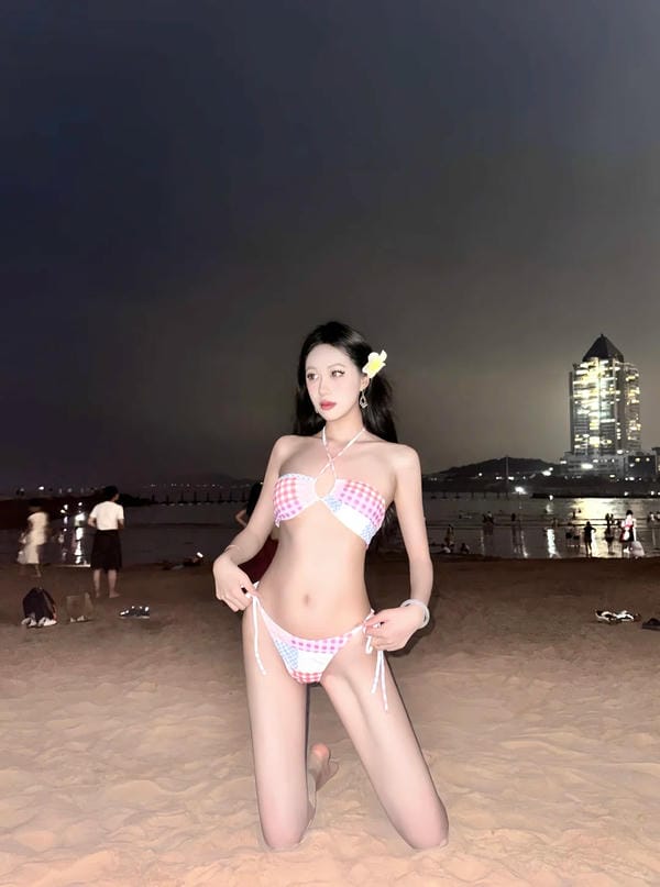 ảnh gái xinh mặc bikini siêu nhỏ (24)