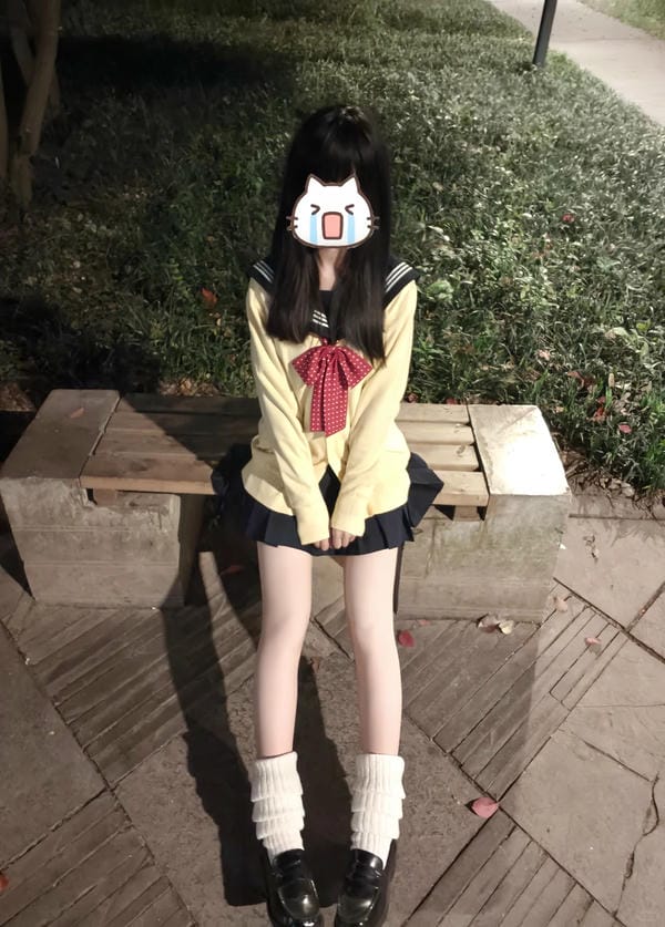 ảnh gái xinh mặc váy ngắn (1)