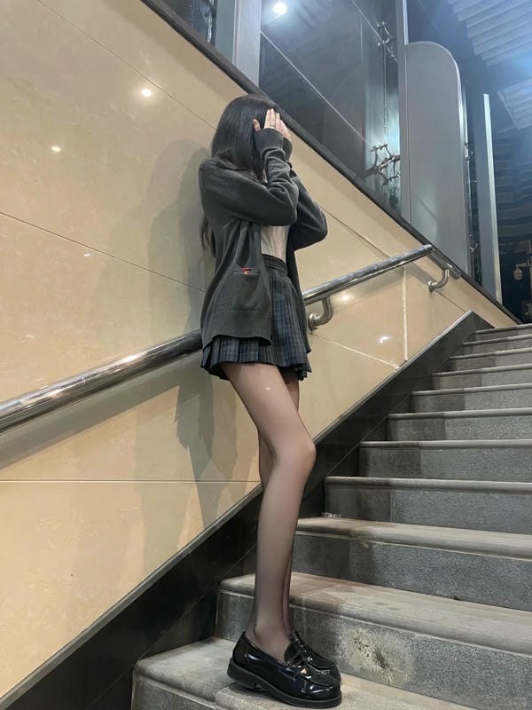 ảnh gái xinh mặc váy ngắn (27)