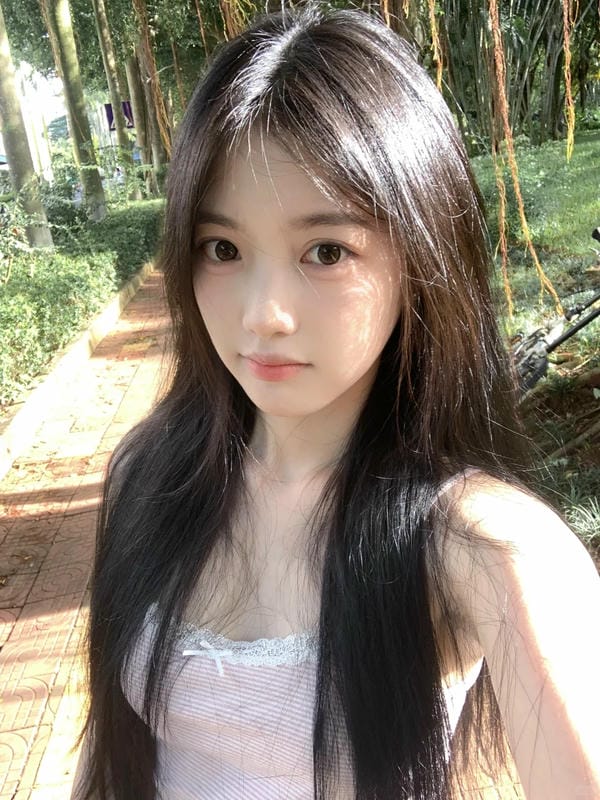 ảnh mạng gái chụp dáng che mặt