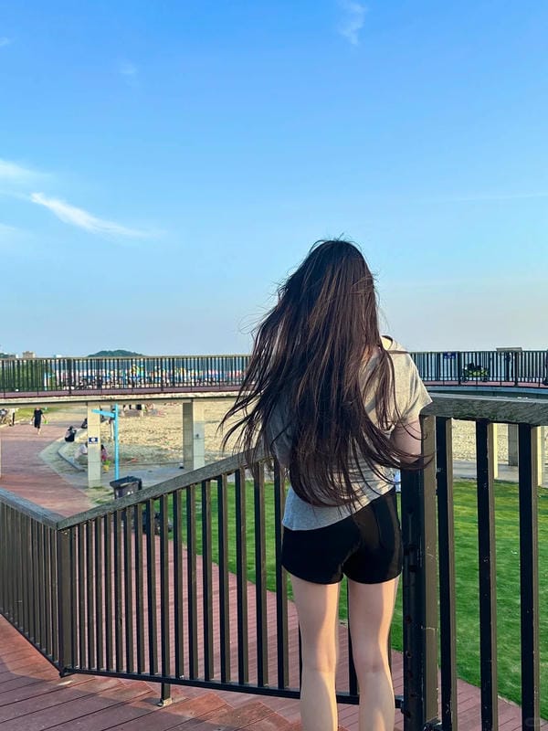 ảnh gái xinh quay lưng (2)