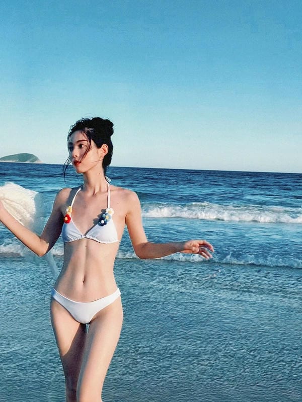 bikini siêu nhỏ và mỏng xuyên thấu (19)